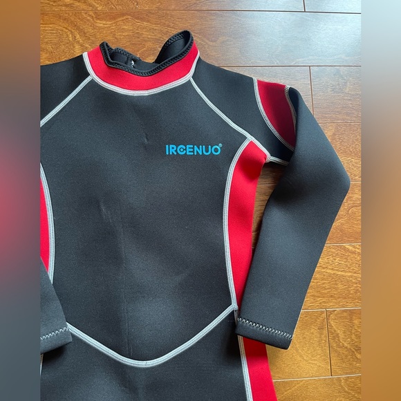 Wet Suit - Picture 2 of 4